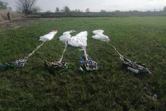 Нарушение госграницы: на территории Украины обнаружены сумки с российскими парашютами