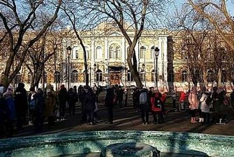У Миколаєві «замінували» всі школи міста: триває евакуація