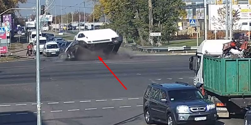 ДТП на "убойном" перекрестке под Киевом: момент попал на видео