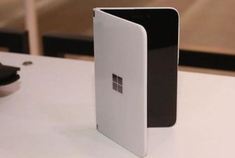 Microsoft разрабатывает смартфон с тремя дисплеями