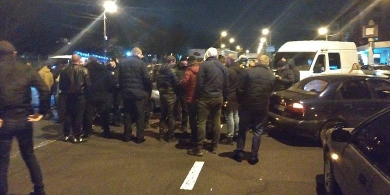 В Николаеве из-за резонансного ДТП таксисты перекрыли мост