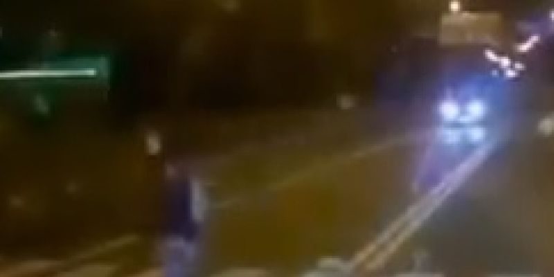 На Киевщине Nissan сбил девушку на «зебре»: видео инцидента