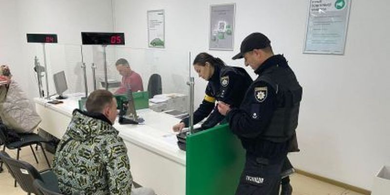 Прийшов у сервісний центр МВС, щоб обміняти куплені права: на Львівщині викрили чоловіка