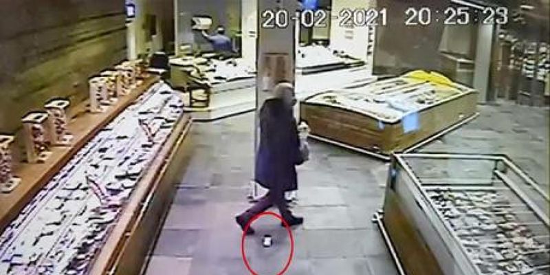 В Неаполе разыскивают мужчину, потерявшего в супермаркете бриллианты на 50 тысяч евро