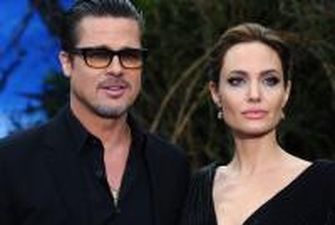 Анджелина Джоли и Брэд Питт просят суд признать их юридически «одинокими»