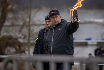 "Пока Швеция не вступит в НАТО": датчанин снова сжег Коран и обещает продолжать акцию