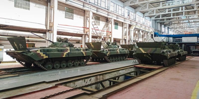 Житомирский бронетанковый отремонтировал для военных пять БМП