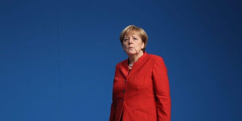 Меркель затрясло перед камерами: врач объяснила судороги на встрече с Зеленским