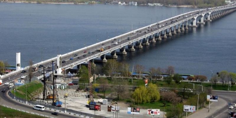 Центральный мост Днипра перекрывают на два месяца