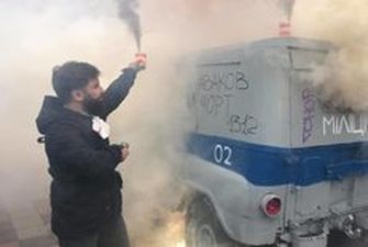 Протесты против Авакова. Мужчина поджег себя под Верховной Радой