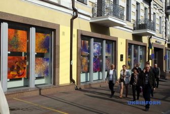 В Укринформе открылась выставка картин современной художницы Ольги Кондрацкой