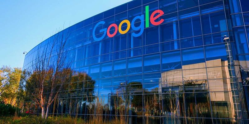 Google в спешке готовит конкурента для ChatGPT: в компании объявили "красный код"