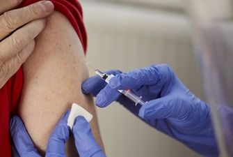 Нужна ли бустерная доза вакцины, если переболел COVID-19: объяснение Минздрава
