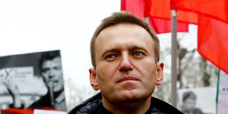 "Это не он": на похоронах Навального увидели странный момент с телом