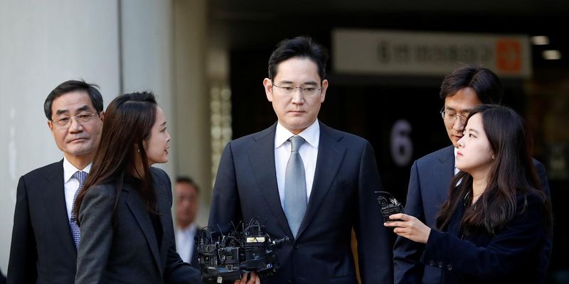 Руководители южнокорейского техно-гиганта предстали перед судом