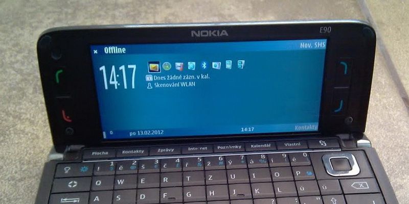 Последний коммуникатор – клавиатурная Nokia E90
