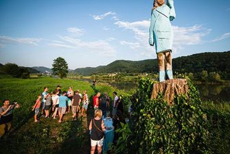 У Словенії встановили жахливий пам'ятник Меланії Трамп