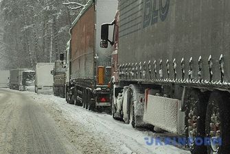 В Кировоградской области из-за непогоды ограничивали движение грузовиков