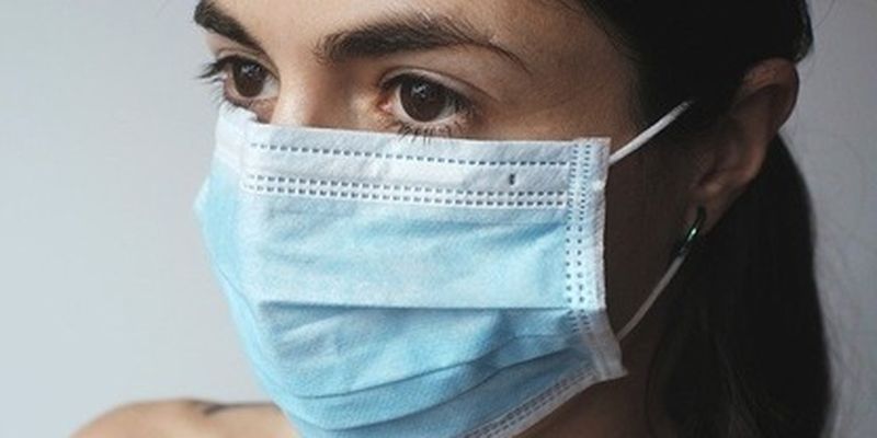 ​Почему нужно носить маски на открытом воздухе: врач привела яркие примеры