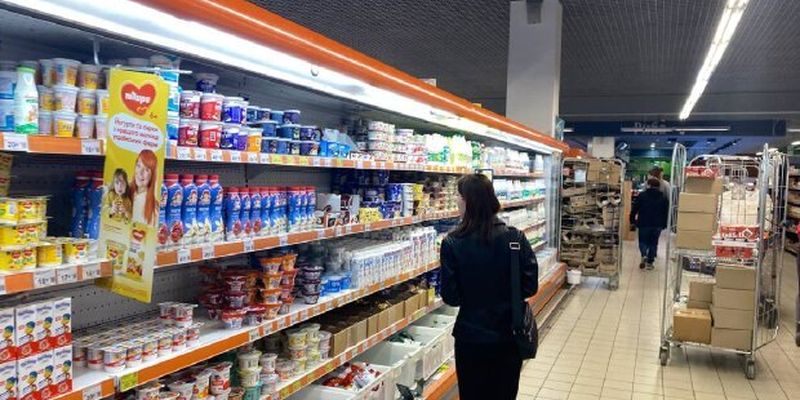 Від 35 гривень за літр: в Україні супермаркети оновили ціни на молоко, сир та сметану