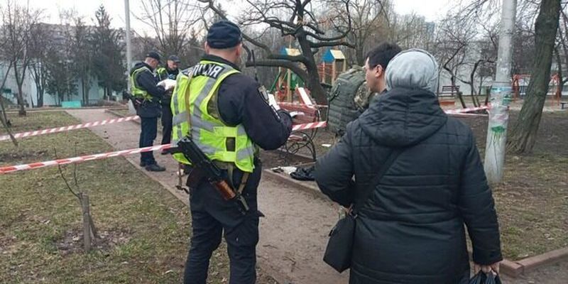 В Киеве возле детской площадки от взрыва гранаты погиб мужчина — полиция