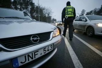 Не дарма Зеленський "рятував" евробляхи?: Скільки грошей принесло Україні розмитнення авто