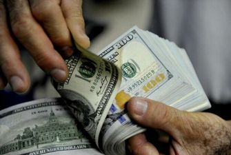 Доллар и евро рухнули в цене, НБУ резко изменил курс валют: что ждет украинцев