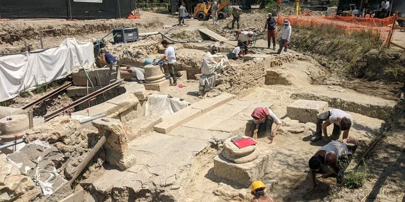 В термальных ваннах. Археологи нашли уникальные бронзовые статуи возрастом 2300 лет