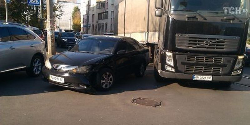 Аварія на Подолі у Києві заблокувала рух трамваїв