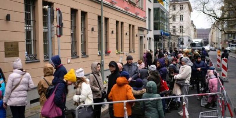 Россиянка выдает себя за украинку в немецком лагере для беженцев: еще и жалуется на хейт