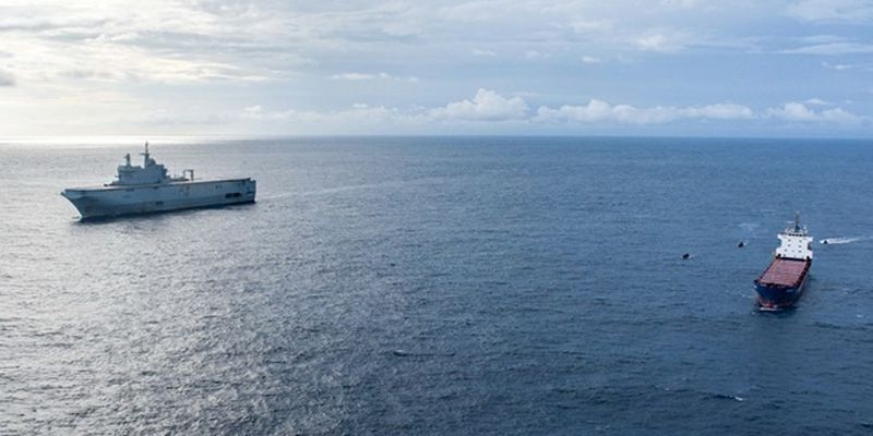 В Гвинейском заливе перехвачено судно с тоннами кокаина на борту