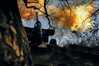Украинские защитники показали, как "подняли в небо" очередной вражеский склад с боеприпасами