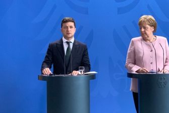 Меркель заверила Зеленского в сохранении санкций против России
