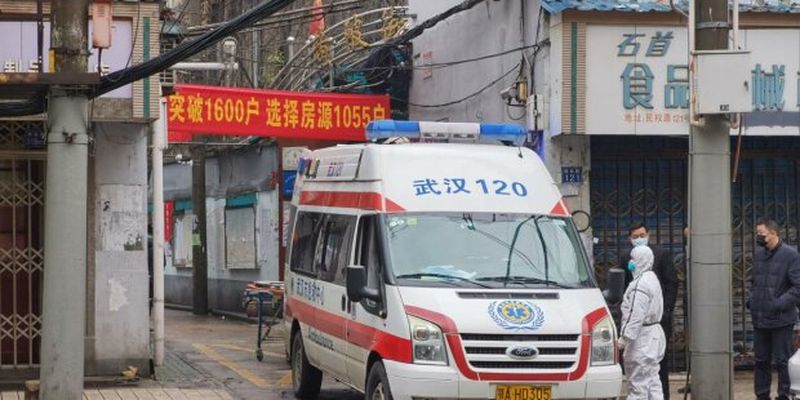 Китайський коронавірус забрав життя легендарного доктора, який врятував сотні інфікованих