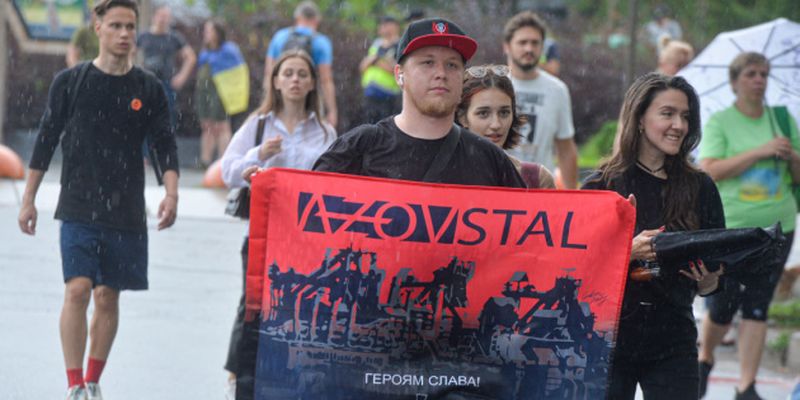 Испытание в честь подвига: в Киеве прошел марафон в поддержку защитников Мариуполя