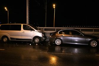 Троих госпитализировали: на мосту в Киеве Hyundai врезался в Lexus в момент оформления ДТП