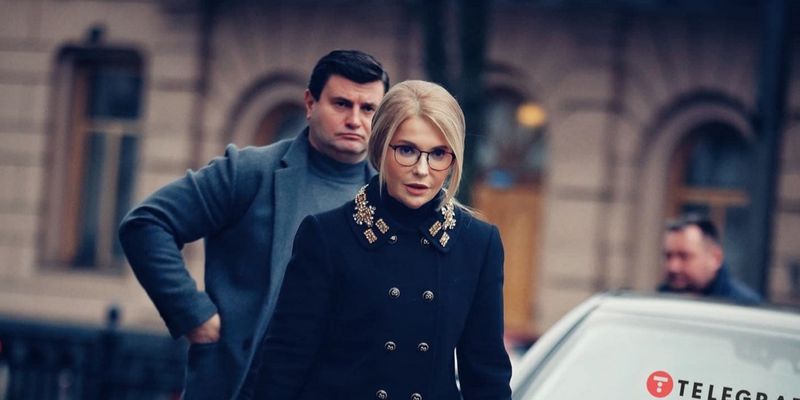 "Тяжелый люкс": Юлия Тимошенко в новом образе с золотыми брошками вызвала жаркие споры в сети