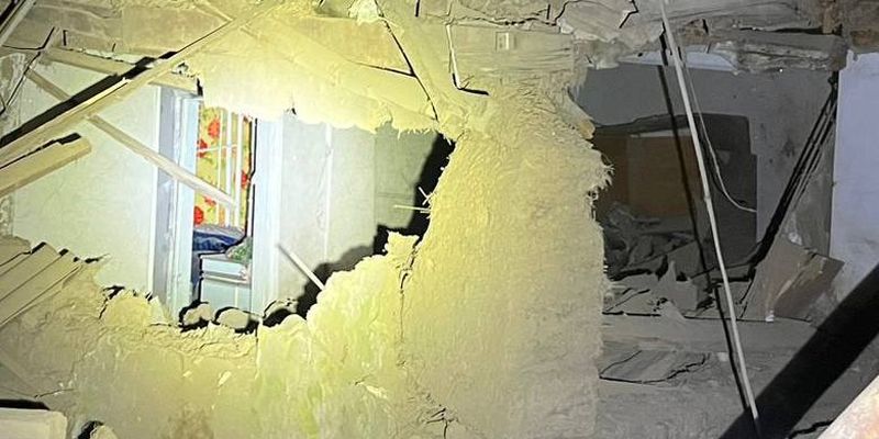 Обломки попали в многоэтажку: что известно о последствиях вражеской атаки "шахедов", фото
