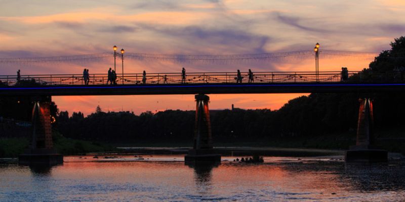 В Ужгороде реконструкция исторического пешеходного моста вызвала волну возмущения