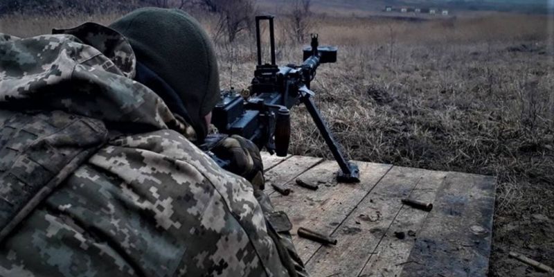 Война на Донбассе: украинские позиции обстреляли из пулеметов
