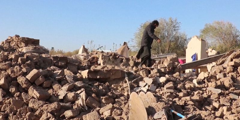 Счет жертв идет на тысячи: в Афганистане продолжают разбирать завалы после мощного землетрясения