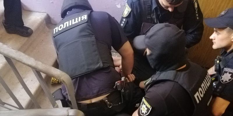"Буду все взрывать": в Харькове задержали мужчину с гранатой, угрожавшего детям