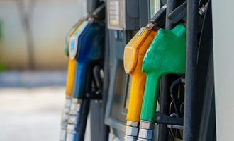 Цены на украинских АЗС могут перешагнуть важный рубеж: где ожидается подорожание бензина