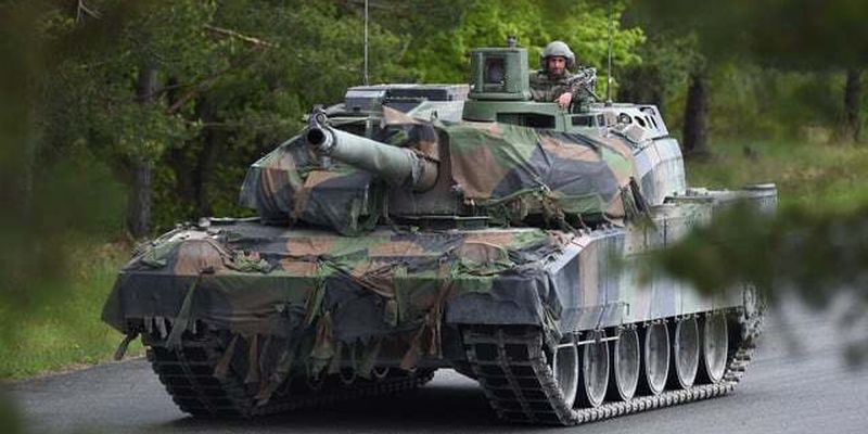 Автоматичне заряджання та покращена броня: що відомо про французькі танки Leclerc
