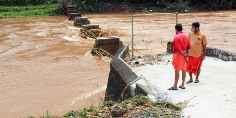 Наводнения в Индии и Непале: число жертв превысило 150