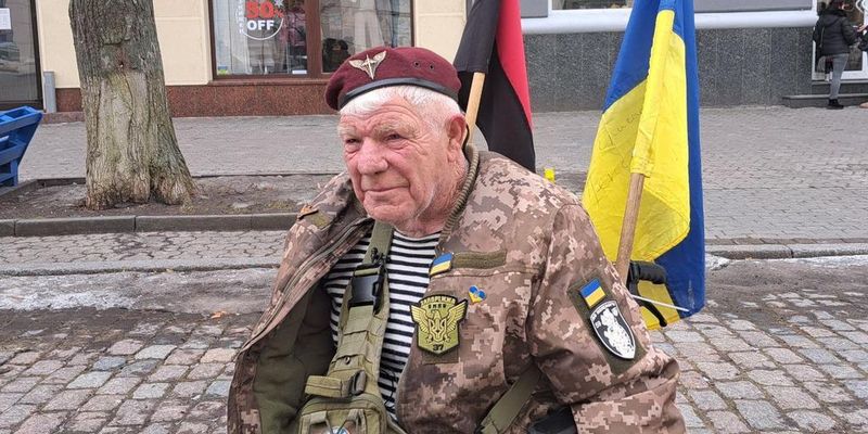 Волонтер дядя Гриша из Херсона: "Российские солдаты щедро донатили рубли и гривны на ВСУ"