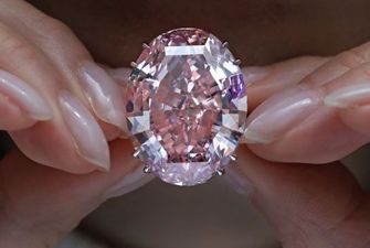 Бездоганної чистоти та рожевого кольору: з аукціону "Сотбі" планують продати унікальний діамант