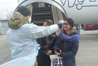 В аеропорту «Київ» пасажирів з Італії зустрічає лікар-епідеміолог