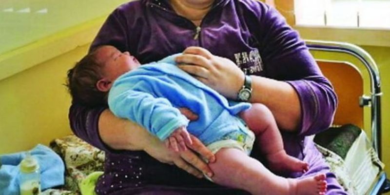 В Тернополе женщина родила малыша-богатыря весом почти в семь килограммов