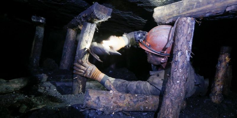 На шахте в Нововолынске произошла авария, пострадали девять горняков